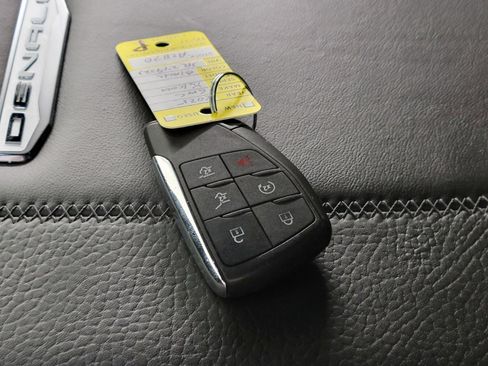 Used 2025 GMC Yukon XL Denali image 28