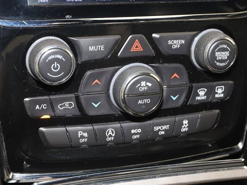 Used 2019 Jeep Grand Cherokee Limited image 30