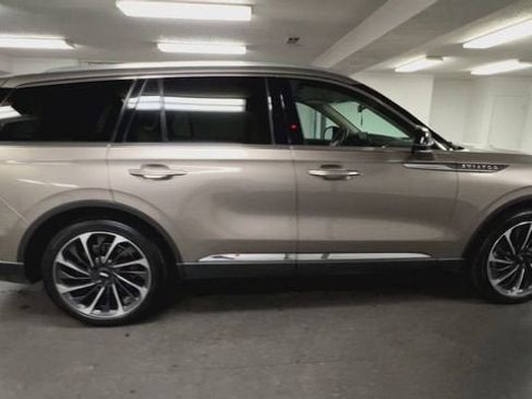 Used 2021 Lincoln Aviator Reserve w/ Equipment Group 202A AWD/4WD image 9
