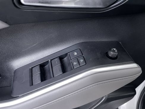 Used 2020 Toyota Highlander XLE AWD/4WD image 11