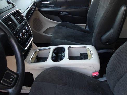 Used 2012 Dodge Grand Caravan SXT image 15