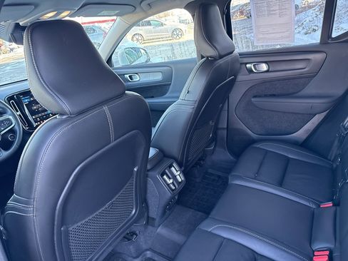 Used 2023 Volvo XC40 B5 Core w/ Protection Package Premier image 29