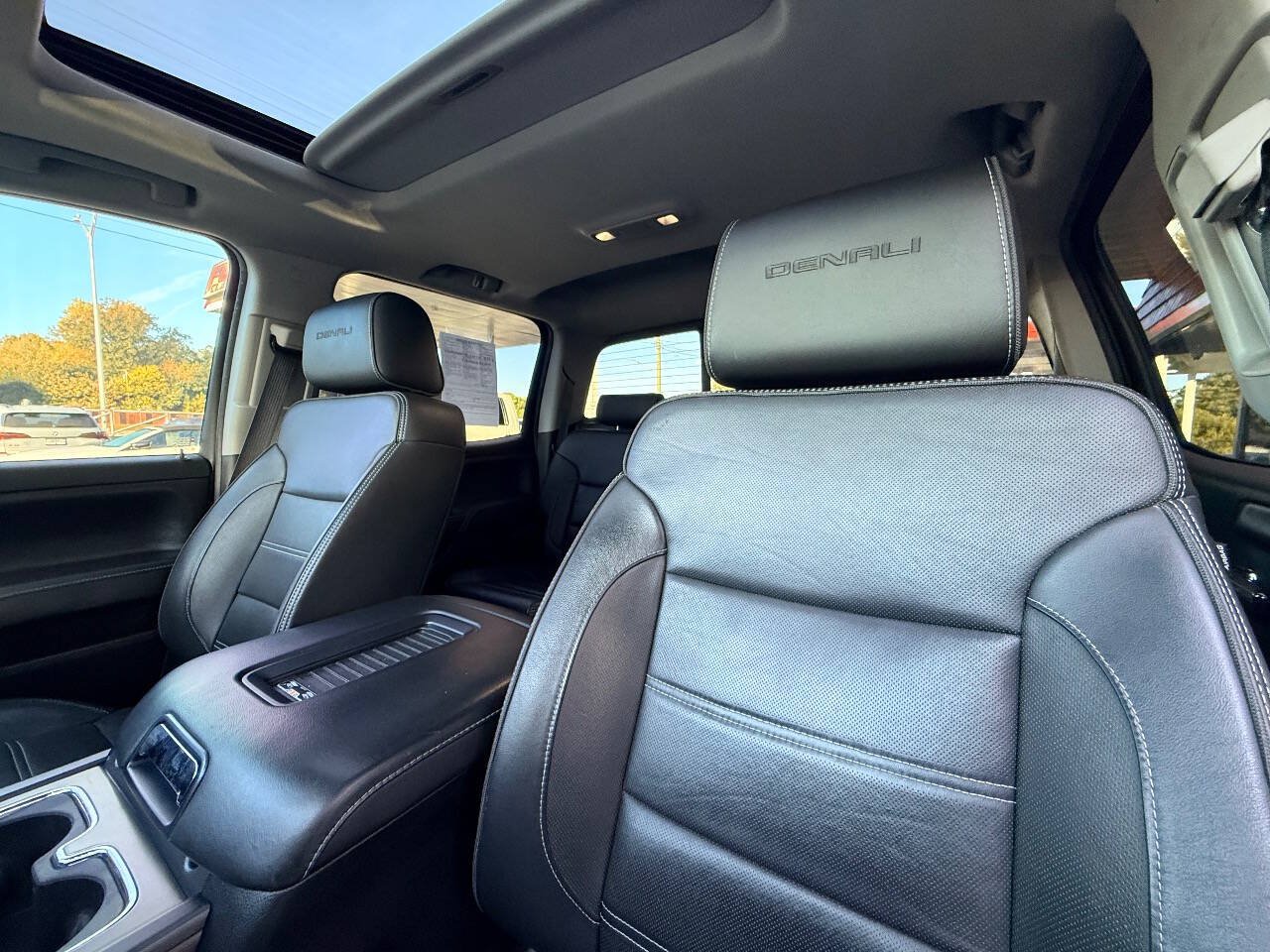 Used 2018 GMC Sierra 2500 Denali w/ Duramax Plus Package AWD/4WD image 31