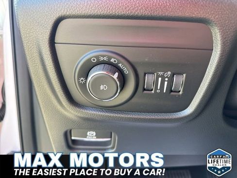 Used 2024 Jeep Grand Cherokee Limited w/ Luxury Tech Group II image 18