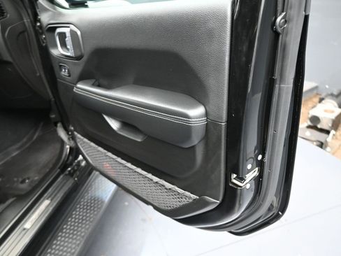 Used 2022 Jeep Gladiator Overland w/ Popular Equipment Package image 40