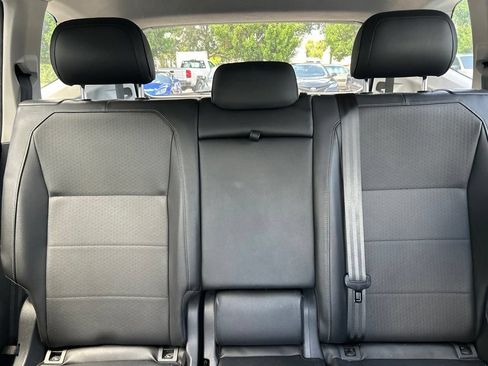 Used 2018 Volkswagen Tiguan SE FWD image 13