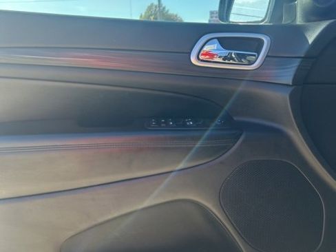 Used 2019 Jeep Grand Cherokee Laredo image 15