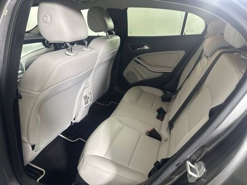 Used 2018 Mercedes-Benz GLA 250 4MATIC image 18