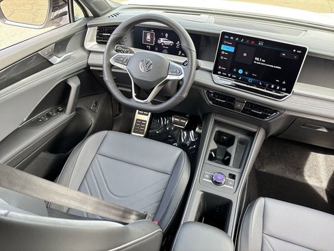 New 2026 Volkswagen Tiguan SE R-Line FWD image 10