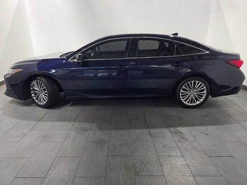 Used 2022 Toyota Avalon Limited w/ Advanced Safety Package FWD image 2