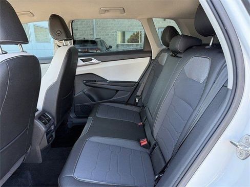 Used 2025 Volkswagen Taos SE image 24