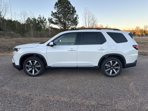 New 2025 Honda Pilot Touring image 5