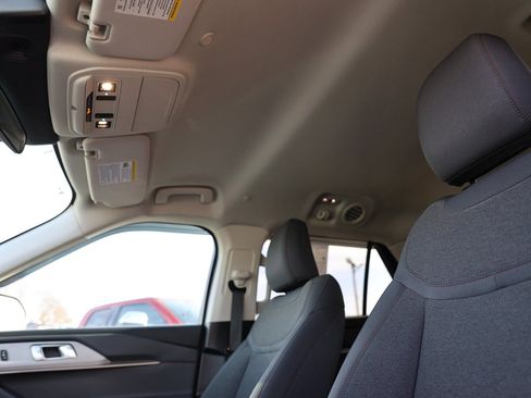 Used 2025 Ford Explorer Active image 23