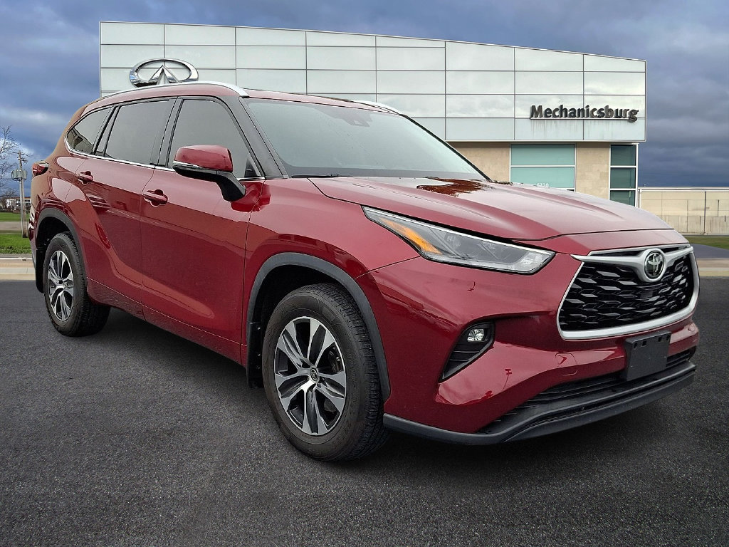 Used 2021 Toyota Highlander XLE AWD/4WD image 1