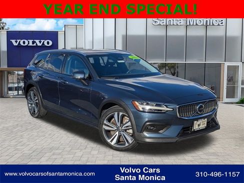 Used 2023 Volvo V60 B5 Cross Country Plus w/ Climate Package image 1