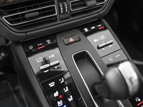 Certified 2026 Porsche Macan AWD/4WD image 19