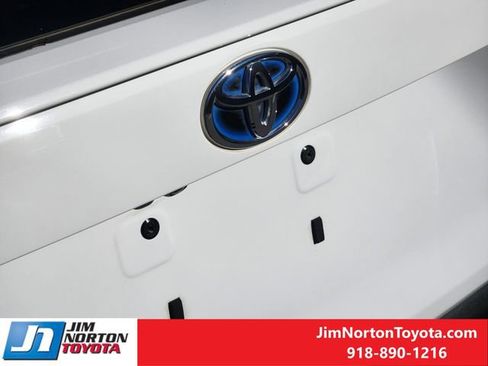 Used 2022 Toyota RAV4 XLE image 12