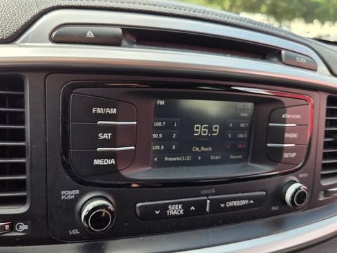 Used 2016 Kia Sorento FWD w/ LX Convenience Package image 23