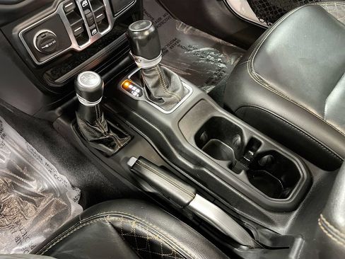 Used 2021 Jeep Wrangler Unlimited Sahara AWD/4WD image 17