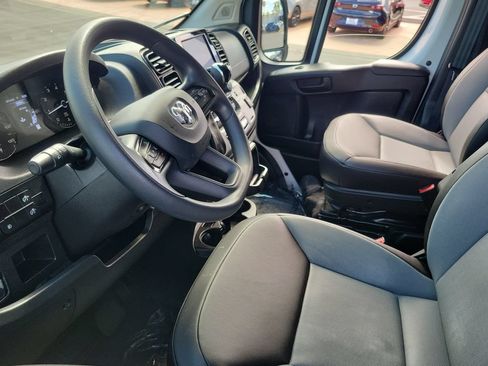 Used 2025 RAM ProMaster 2500 w/ Convenience Group FWD image 3