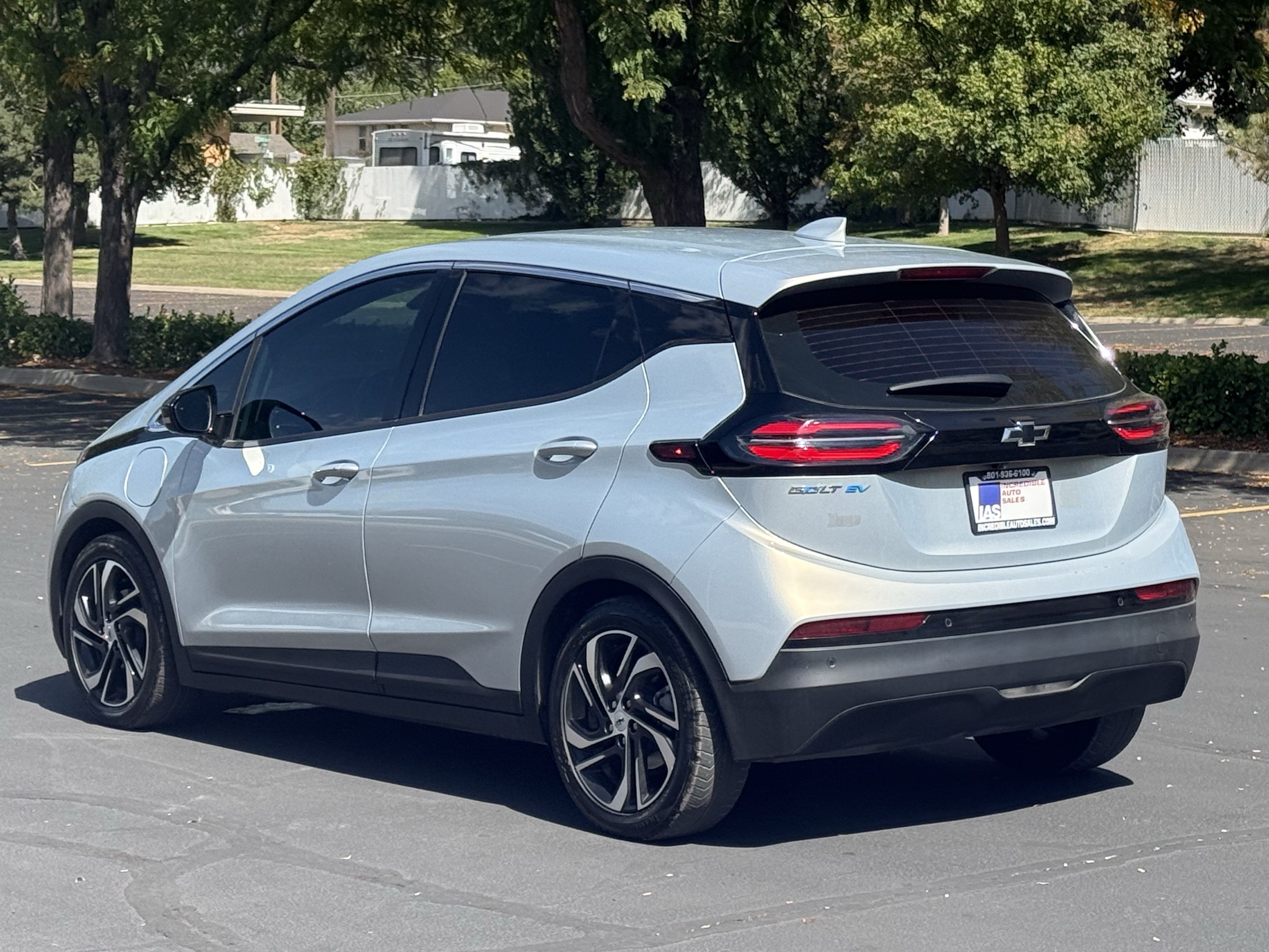 Used 2022 Chevrolet Bolt LT w/ Infotainment Package FWD image 6