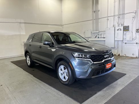 Used 2022 Kia Sorento LX AWD/4WD image 3