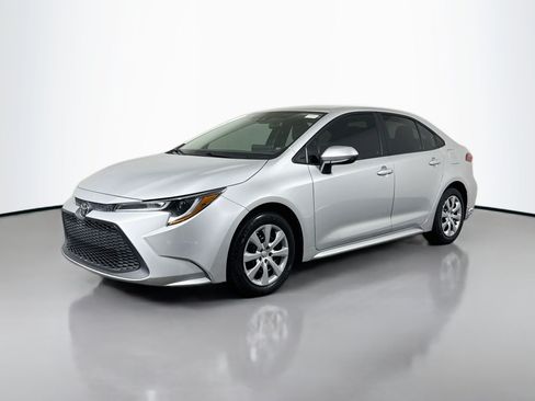 Used 2021 Toyota Corolla LE FWD image 4
