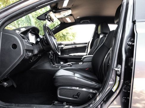 Used 2019 Chrysler 300 S RWD image 42