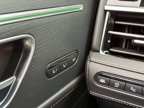 Used 2025 INFINITI QX80 Sensory image 40