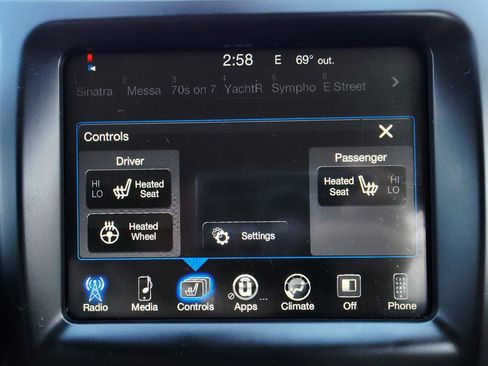 Used 2017 Jeep Cherokee Trailhawk w/ Cold Weather Group AWD/4WD image 29