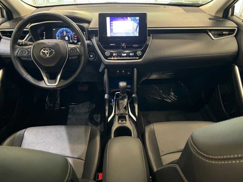 Certified 2023 Toyota Corolla Cross XLE image 10