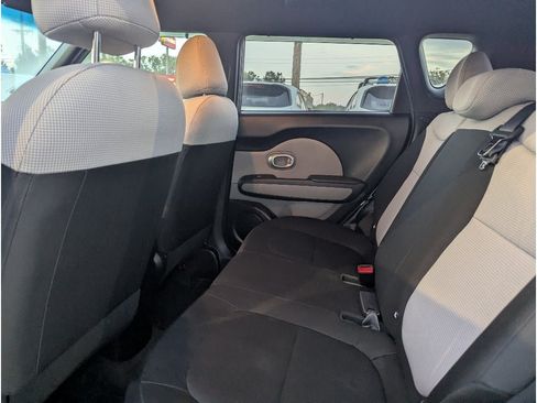 Used 2018 Kia Soul FWD image 14