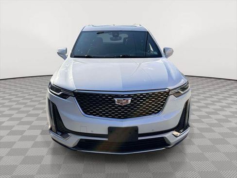Used 2023 Cadillac XT6 Premium Luxury w/ Technology Package AWD/4WD image 8
