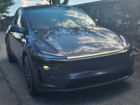 Used 2026 Tesla Model Y Long Range AWD/4WD image 12