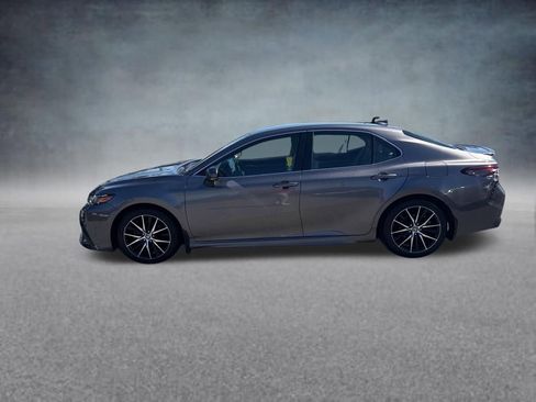 Used 2024 Toyota Camry SE AWD/4WD image 2