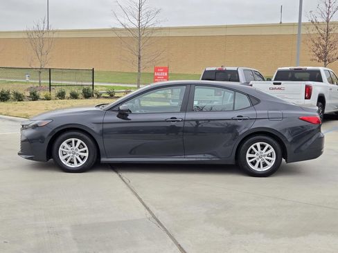 Used 2025 Toyota Camry LE image 3