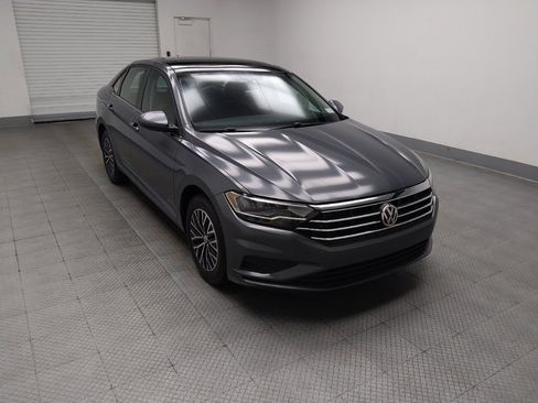 Used 2019 Volkswagen Jetta SE w/ Cold Weather Package FWD image 13