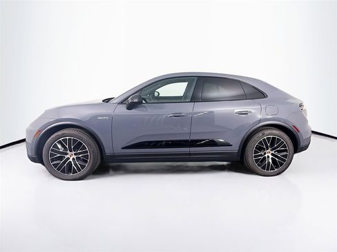 New 2025 Porsche Macan 4 Electric image 2