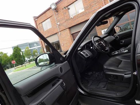 Used 2017 Land Rover Discovery SE image 11