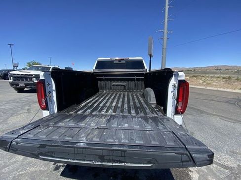 Used 2024 GMC Sierra 1500 AT4 w/ Technology Package AWD/4WD image 12