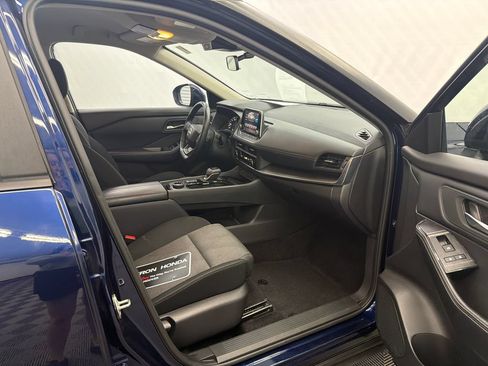 Used 2025 Nissan Rogue SV AWD/4WD image 14