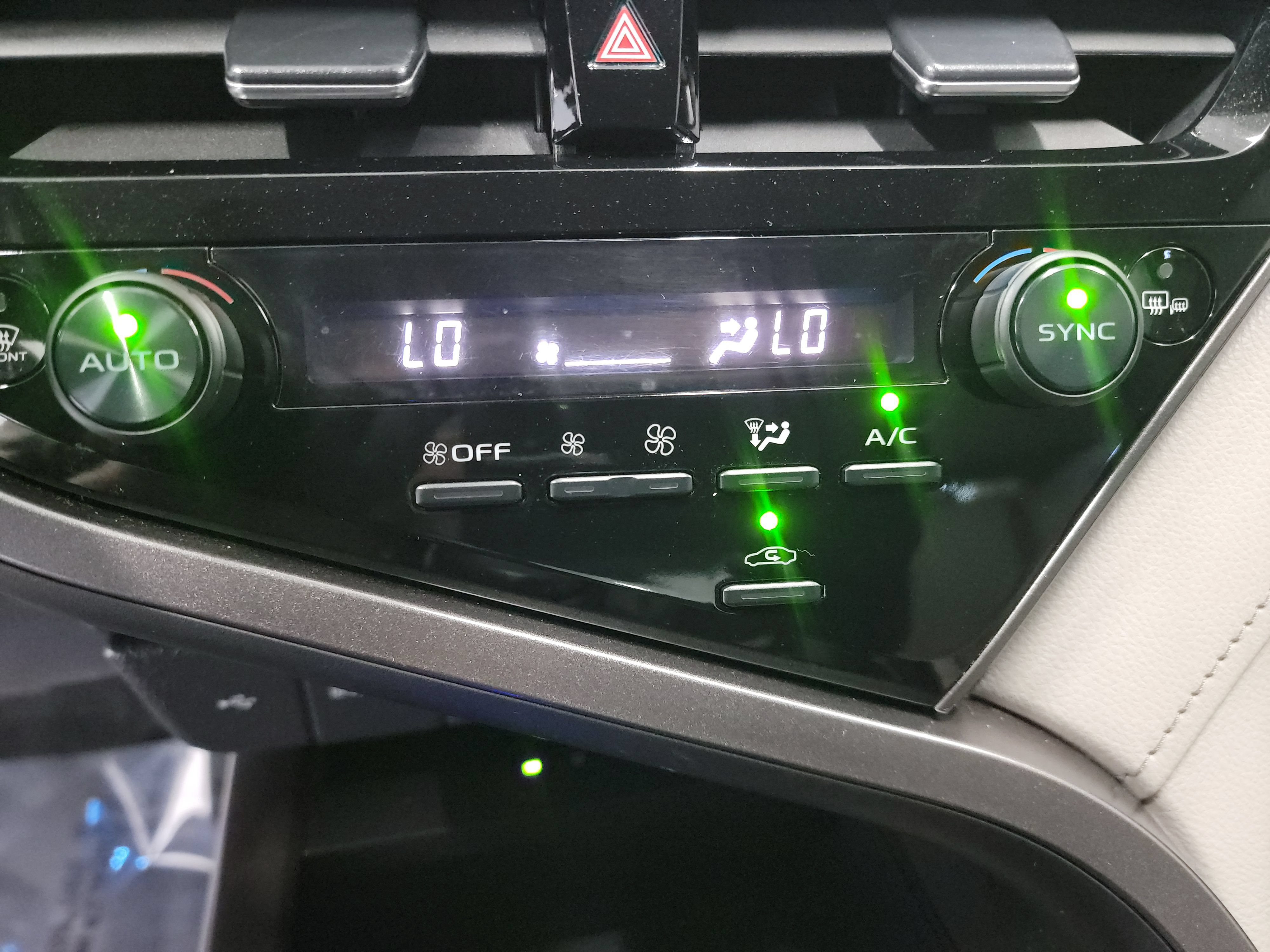 Used 2022 Toyota Camry XSE FWD image 21
