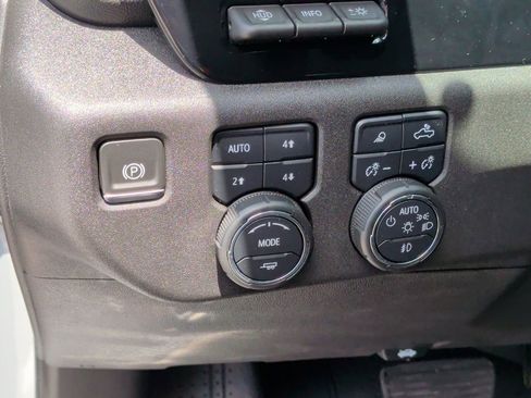 Used 2024 Chevrolet Silverado 2500 ZR2 w/ Technology Package AWD/4WD image 17