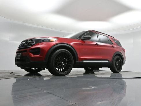 Used 2024 Ford Explorer XLT image 45