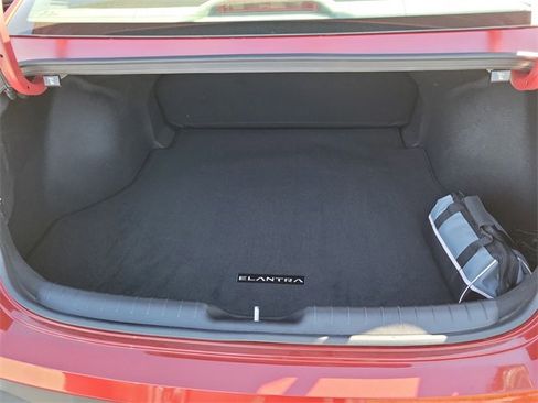 Used 2025 Hyundai Elantra SE image 22