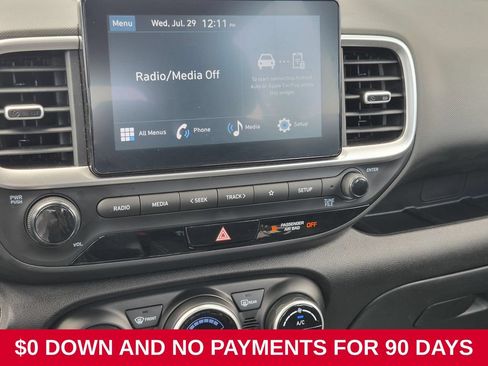 Used 2025 Hyundai Venue SEL FWD image 18