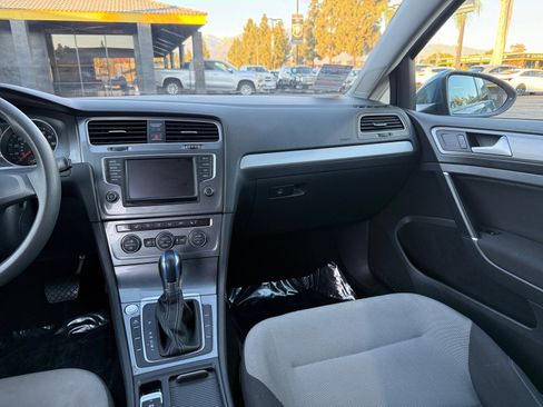 Used 2016 Volkswagen e-Golf SE image 23