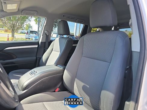 Used 2018 Toyota Highlander LE image 22