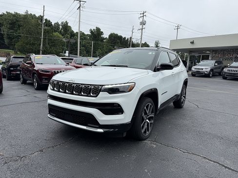 Used 2025 Jeep Compass Limited w/ Elite Group AWD/4WD image 3