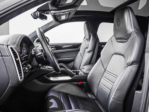 Certified 2023 Porsche Cayenne Turbo AWD/4WD image 5